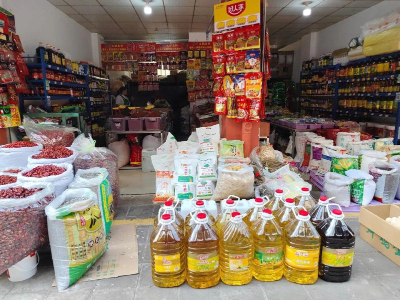 如何选择性价比高的休闲零食批发